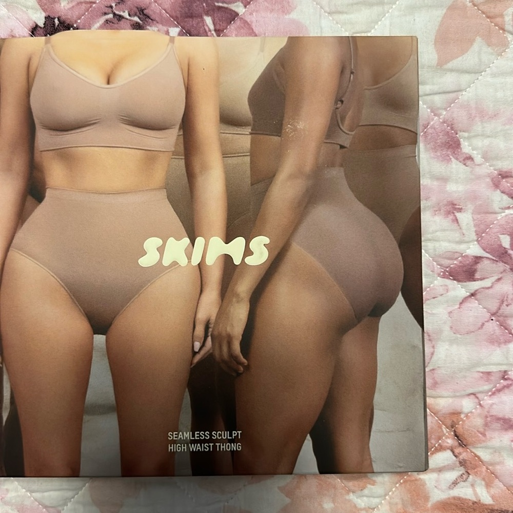Skims New in sealed box “SEAMLESS HIGH WAIST SCULPT THONG NWT